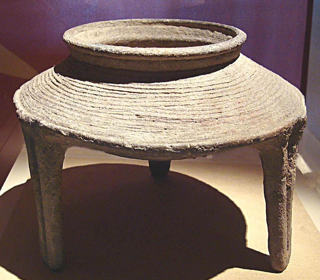 Yangshao_culture. Pottery Ding (Cooking_Vessel)_(ca. 5000 - 3000 B.C.). Treasures of Ancient China exhibit